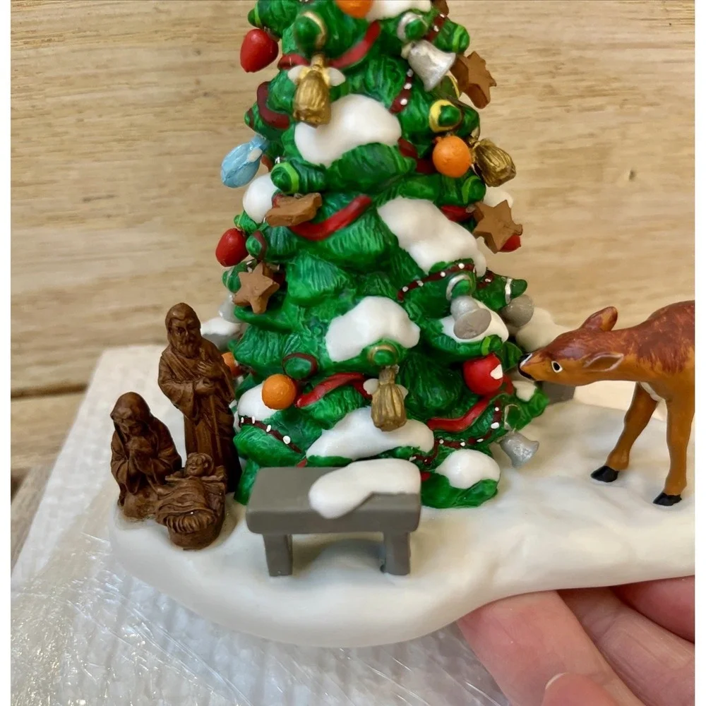 Vtg Dept. 56 New England Village New England Town Tree Nativity #56695 2008